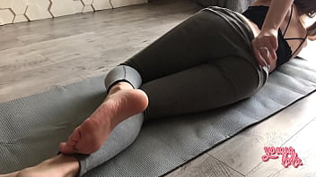 Doing Yoga With A Butt Plug Is Very Exciting! Masturbation Orgasm free video