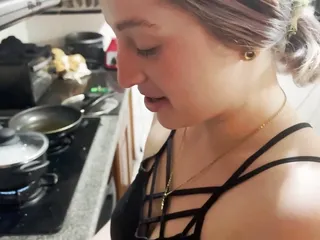 18 Year Old Girl Fucks While Cooking, Swallows Milk As Part Of The Recipe