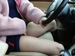 The Depraved Milf Went Out Of Town To Masturbate Her Pussy In The Car free video